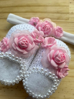 Kit Sapatinho Tricot e Faixinha Luxo 3 Rosas na internet