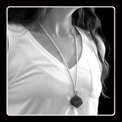 Collar Icon Victoria Black en internet