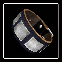 Brazalete Cross Shield - comprar online