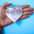 Pedra selenita em formato de coração