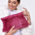 BOLSA SOFTY rosa magenta pele de coelho e pelica couro cabra macia leve com alça removível mão clutch feminina por Fabiane Frank chique e elegante festa dia a dia frio outono inverno 2024 2025 Gramado Fur and Shop 2