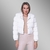 Jaqueta Bomber Urbanchic Casaco em pele de coelho e pelica de cabra com gola bolso fechamento botões de pressão feminino pescoço quente para o frio do outono inverno sofisticada e casual Fabiane Frank Fur and Shop 2025 2026 branco gelo off white claro