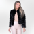 Casaco Streamline em pele de coelho e couro pelica de cabra com bolso feminino Fabiane Frank Fur and Shop quentinho para o frio do outono inverno 2024 2025 Preto Frente