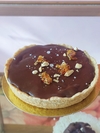 Tartita de maní, ganache de chocolate y caramelo con sal