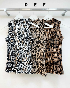 [SEDA FRÍA] Musculosa con cuello animal print - comprar online