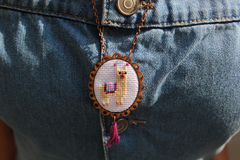 Set de collar y topos bordados Alpaca - comprar online