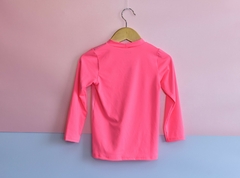 Conjunto blusa e tanga holográfica sereia proteção UV 50+ rosa neon