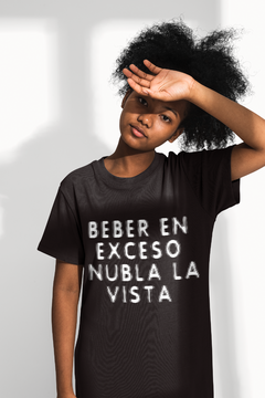 Camiseta T-shirt Beber en Exceso Nubla la Vista (REPOSIÇÃO, NOVOS TAMANHOS NO ESTOQUE!) - loja online