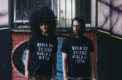 Camiseta T-shirt Beber en Exceso Nubla la Vista (REPOSIÇÃO, NOVOS TAMANHOS NO ESTOQUE!) - comprar online