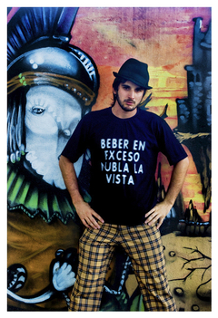 Camiseta T-shirt Beber en Exceso Nubla la Vista (REPOSIÇÃO, NOVOS TAMANHOS NO ESTOQUE!) - Blue Tree