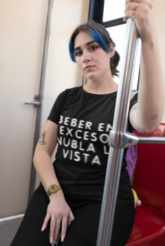 Camiseta T-shirt Beber en Exceso Nubla la Vista (REPOSIÇÃO, NOVOS TAMANHOS NO ESTOQUE!) - comprar online