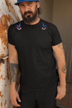 Camiseta T-shirt Unissex Andorinhas Old School Tattoo - comprar online