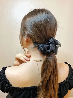 Scrunchie Lua na internet