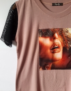 T-shirt de luxo com detalhe na manga de tule - comprar online