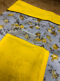Meio avental floral em tricoline detalhes em oxford 