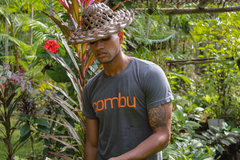 Camiseta Unissex Combu - cinza chumbo com laranja - comprar online