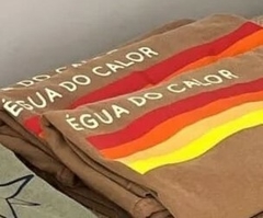 Camiseta unissex "Égua do calor" marrom - comprar online