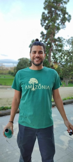 Camiseta "Amazônia" verde musgo com gelo na internet