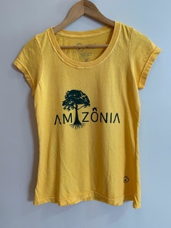 Camiseta babylong "Amazônia" amarela com verde musgo