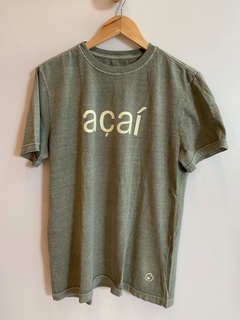 Camiseta Unissex "Açaí" verde militar com gelo