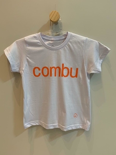 Camiseta infantil "Combu" branca com laranja