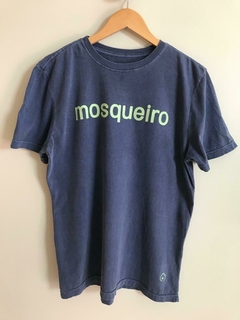 Camiseta unissex "Mosqueiro" azul marinho com verde água - comprar online