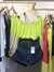 Blusa cropped ombro a ombro verde neon e areia - B. Bouclé