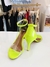 Sandália verde neon tira transparente