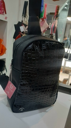 MOCHILA MULTIFUNCIONAL CRUZADA CROCO - comprar online