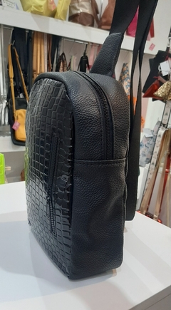 MOCHILA MULTIFUNCIONAL CRUZADA CROCO - tienda online