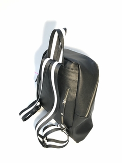 MOCHILA JANA BLACK - comprar online