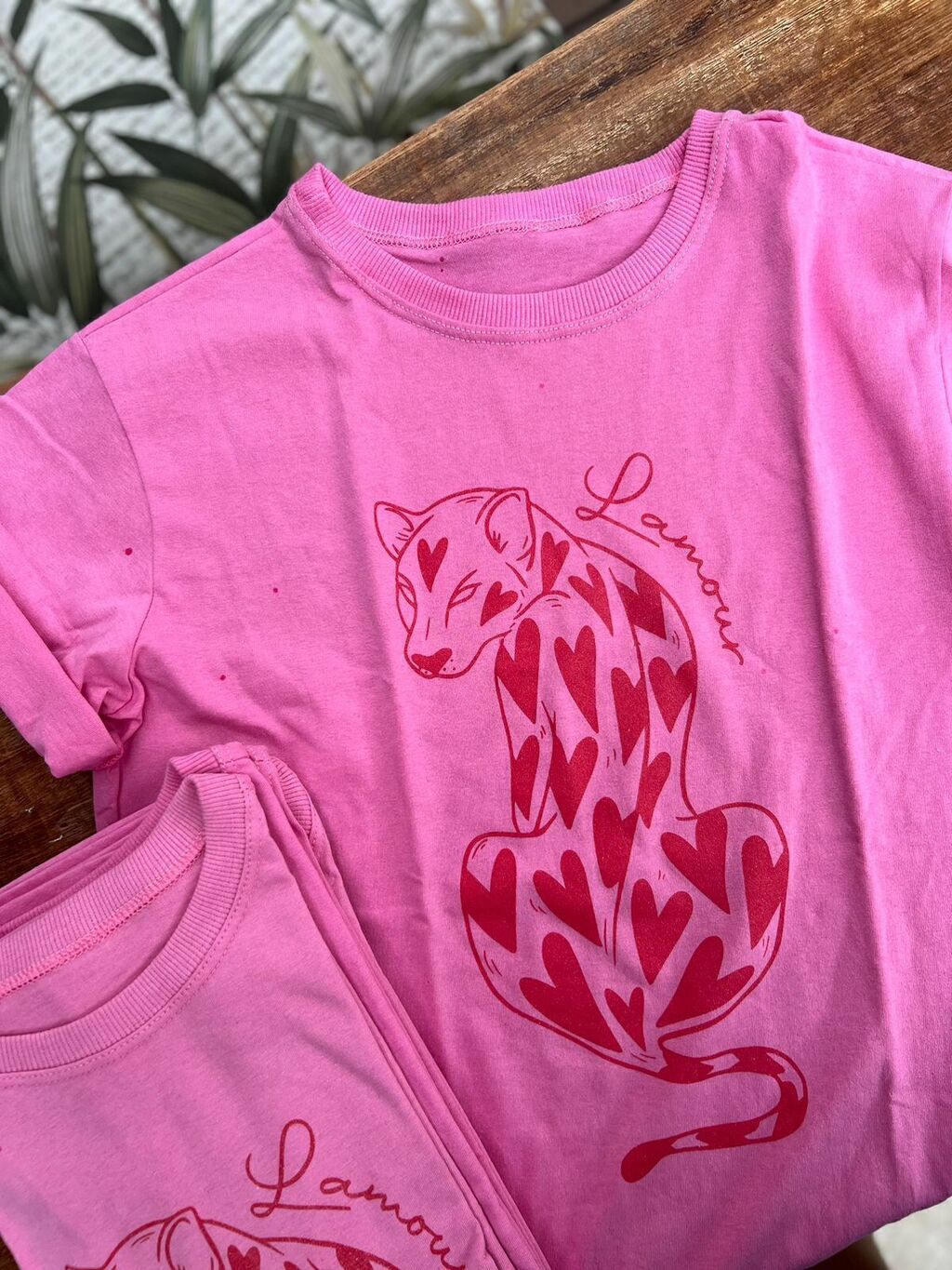 Camiseta feminina T-shirt básica algodão rosa pink em Promoção na