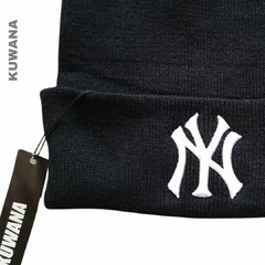 Gorro lana Bordado NY - comprar online