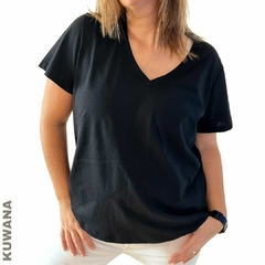 Remera XL Escote V Black Basic en internet