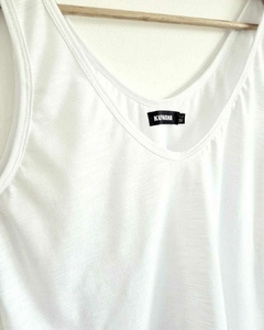 Musculosa FLAME WHITE( M AL XL) - Kuwana Mayorista