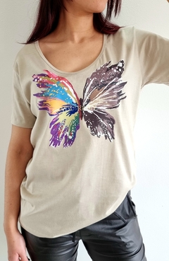 Remera V BUTTERFLY SAND PREMIUM (M AL XL)