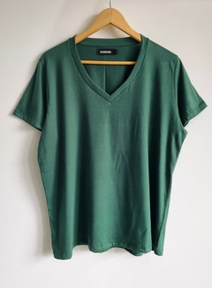 Remera V Basic PREMIUM VERDE INGLES ( M AL XL) en internet