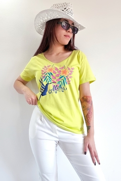 Remera V PREMIUM ALOHA LIME (4 talles) - Kuwana Mayorista