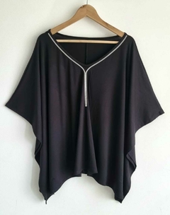 Imagen de Remeron Poncho SWAROSKY BLACK (XL/XXL)