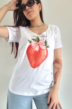 Remera V PREMIUM STRAWBERRY (4 talles) - tienda online