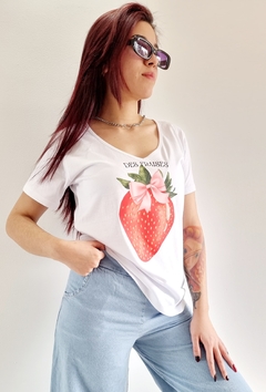 Remera V PREMIUM STRAWBERRY (4 talles) - Kuwana Mayorista