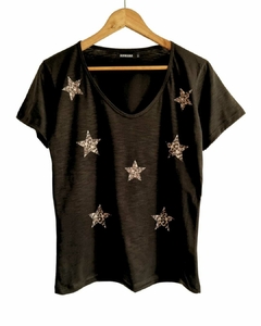 Remera V PREMIUM STARS PRINT Negro Flamee ( 4 talles)