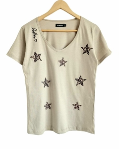 Remera V STARS PRINT ( 3 talles) - tienda online