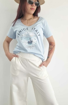 Remera V PREMIUM VENICE SKY (4 talles) - comprar online