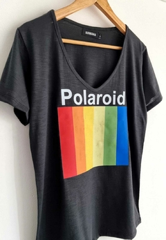 Remera V PREMIUM POLAROID (4 talles) - BLACK en internet