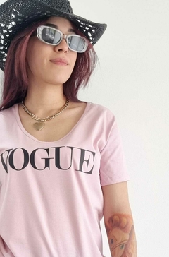 Remera V PREMIUM VOGUE ROSE (3 talles) - tienda online