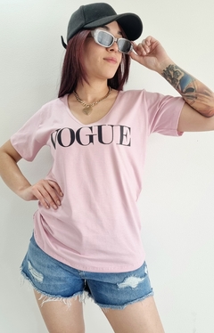 Remera V PREMIUM VOGUE ROSE (3 talles)