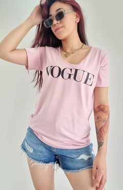 Remera V PREMIUM VOGUE ROSE (3 talles) en internet