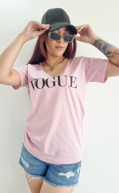 Remera V PREMIUM VOGUE ROSE (3 talles) - Kuwana Mayorista