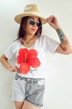 Remera V PREMIUM HAWAI (4 talles) White - - Kuwana Mayorista